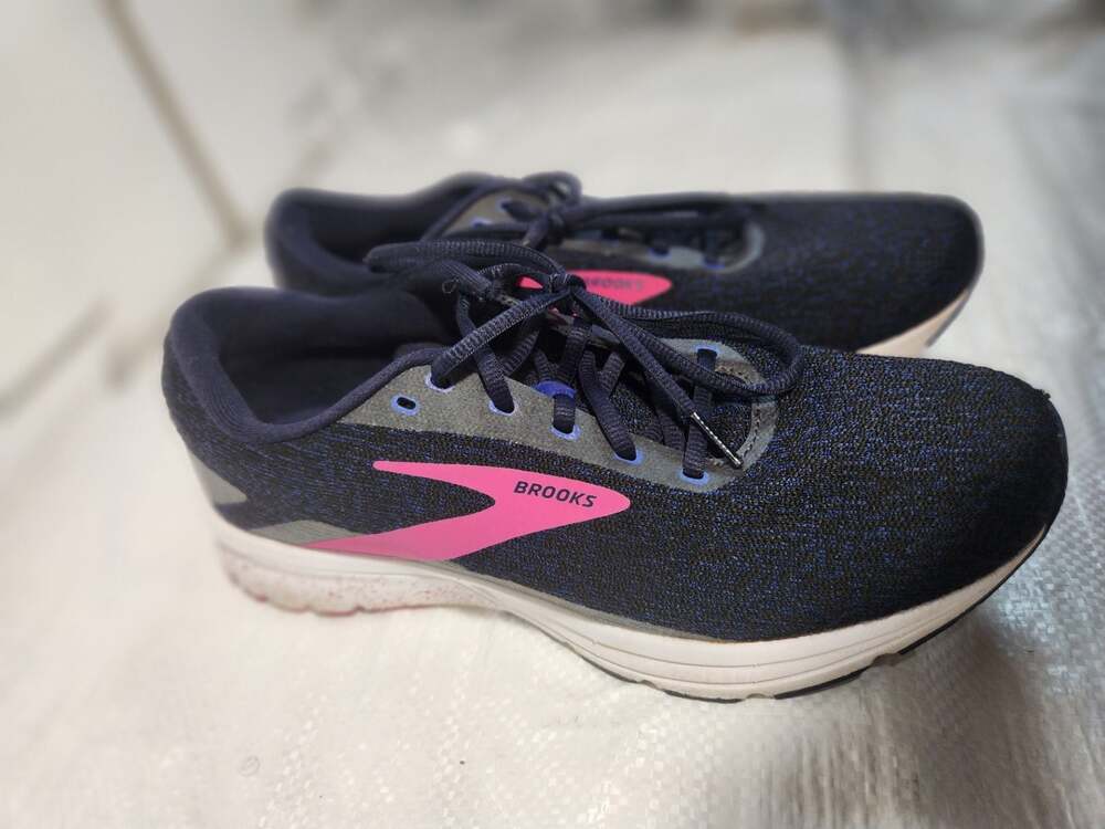 Brooks - Picture 3 of 6